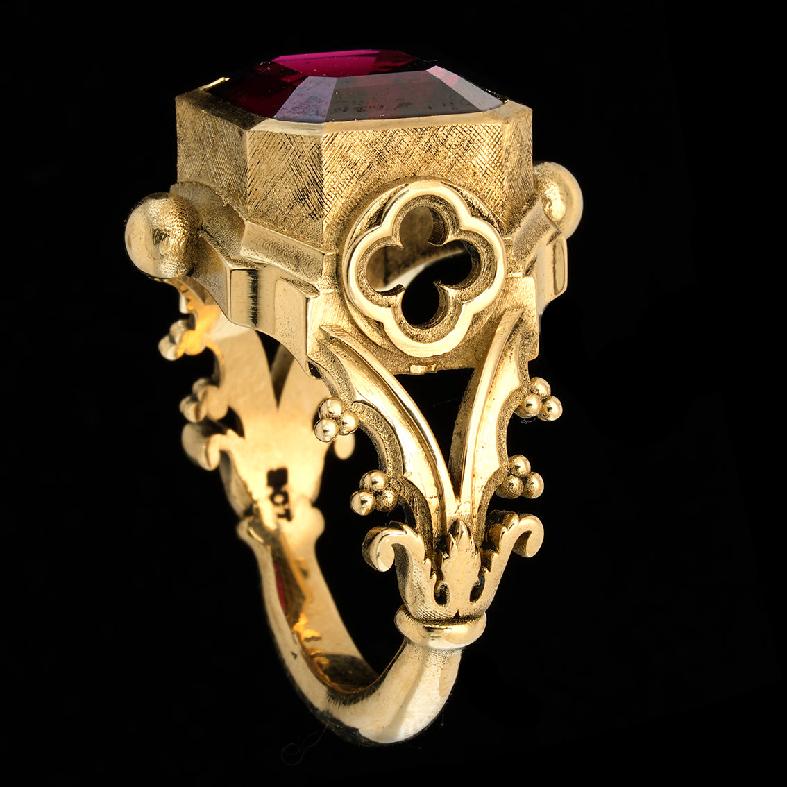 PALAZZO DUCALE GOTHIC GARNET SIGNET RING