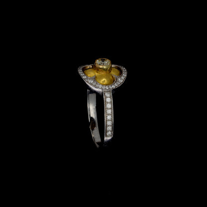 ANELLO QUATREFOIL DI DIAMANTI