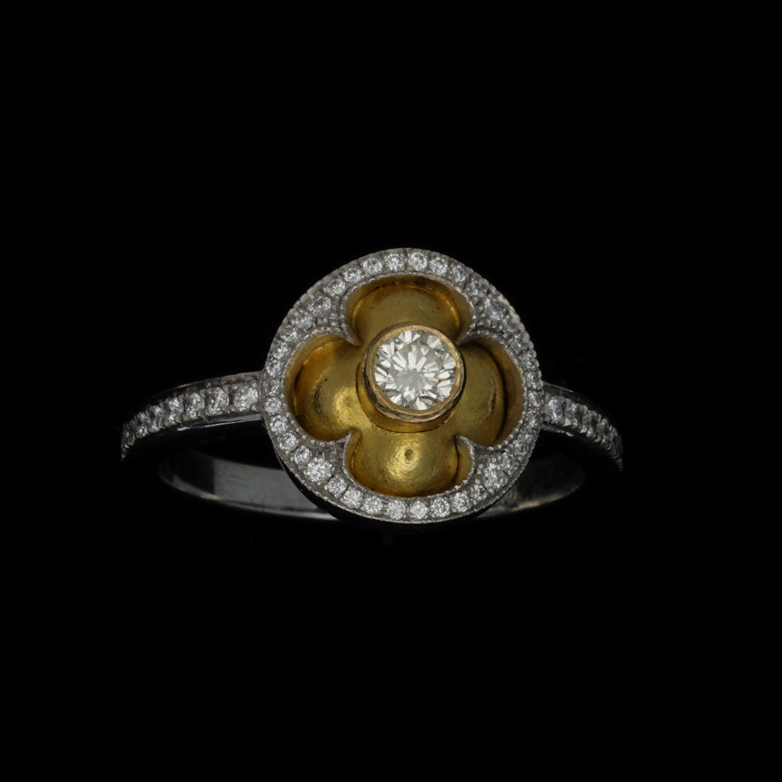 ANELLO QUATREFOIL DI DIAMANTI